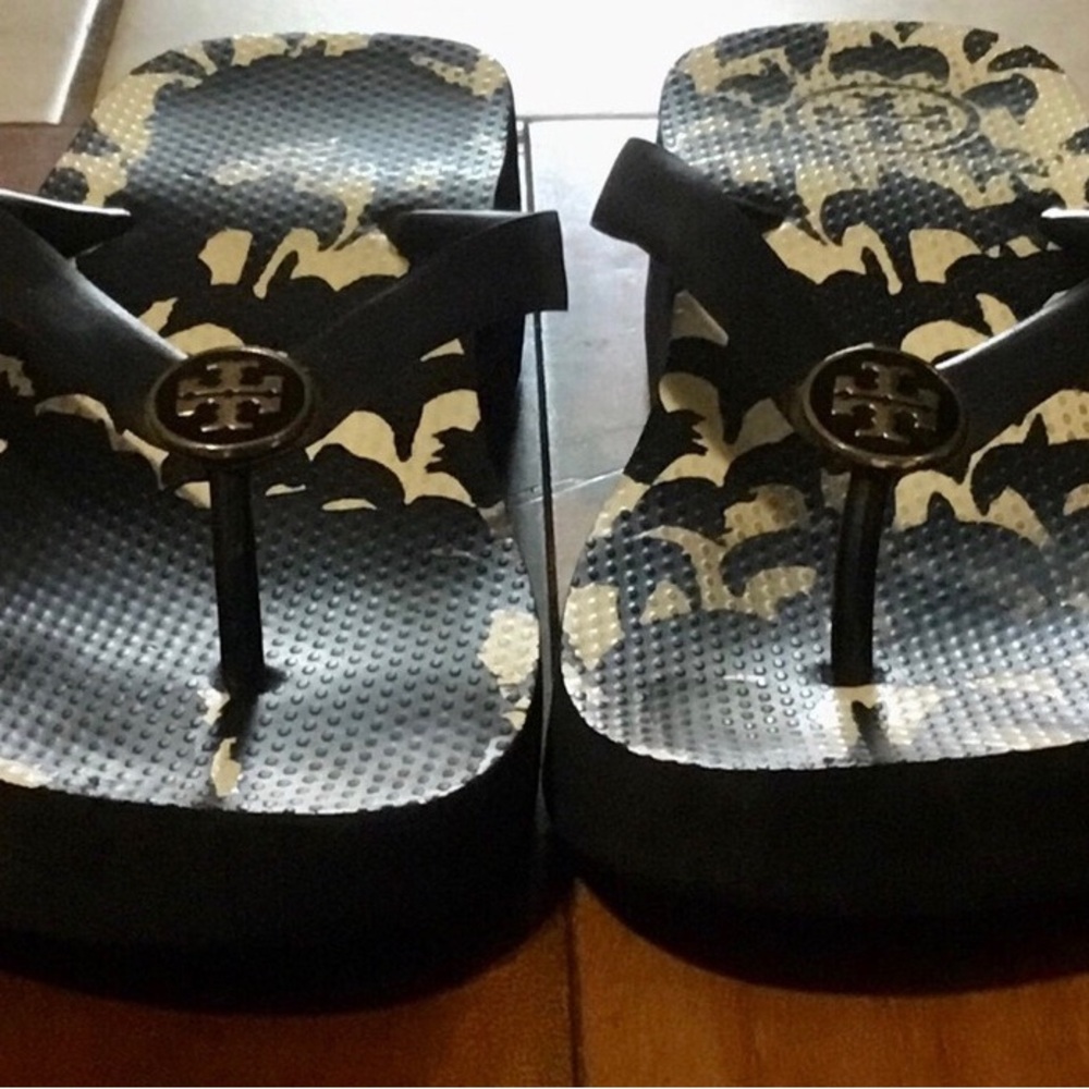 SUMMER SALE!  Tory Burch flip flops$$s off